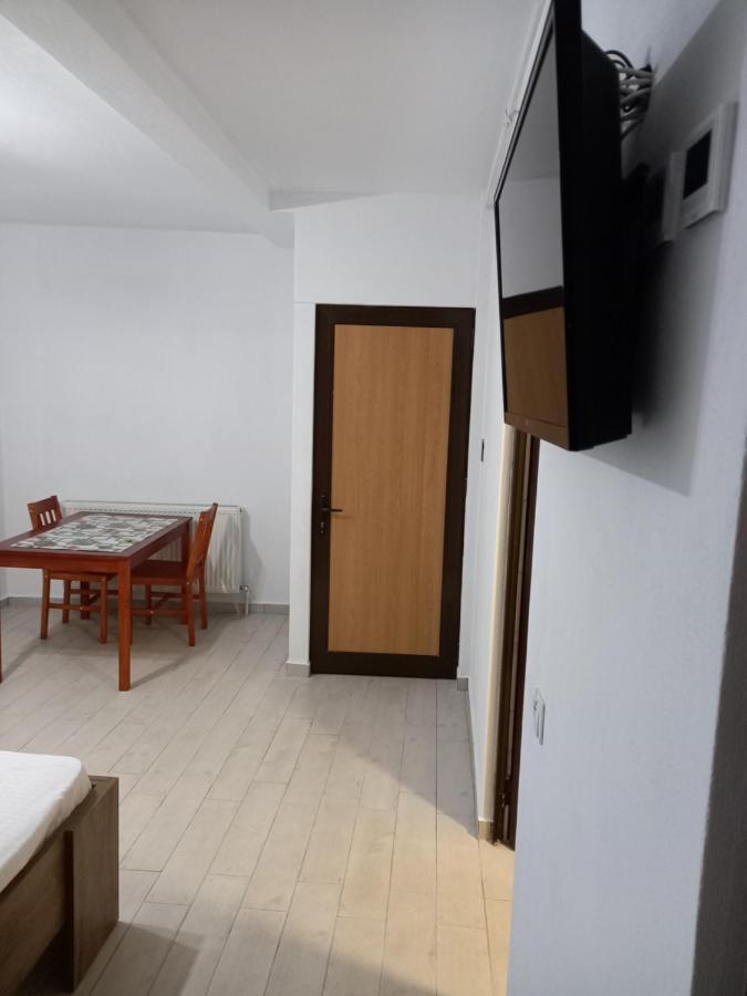 Cazare Centrum Curtea de Argeş Exterior foto
